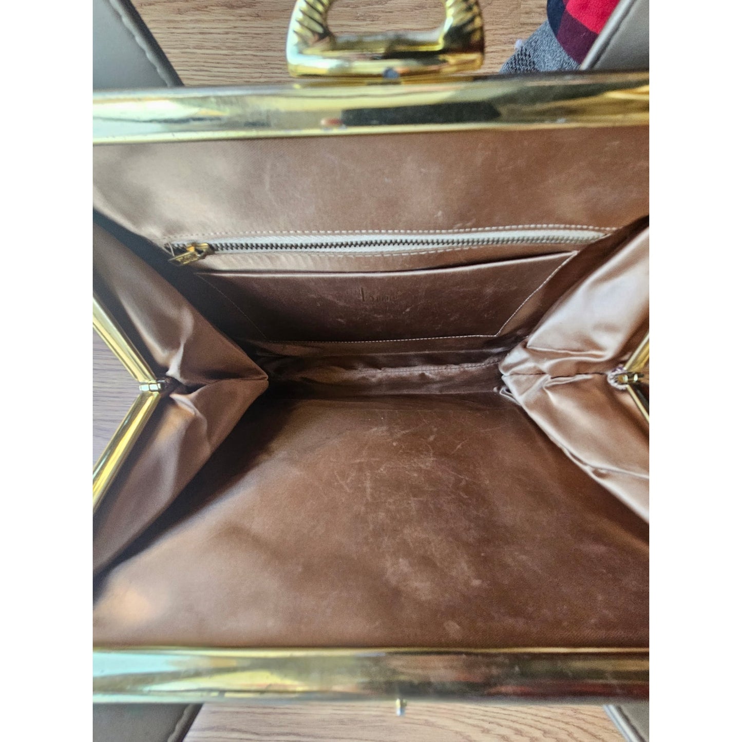 Vintage Taupe Leather Kisslock Bag