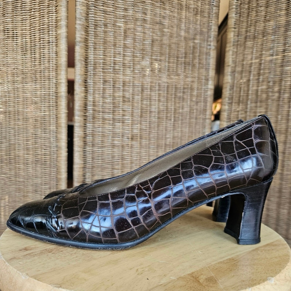 Vintage Stuart Weitzman Brown Croc Embossed Pumps - Size 9.5