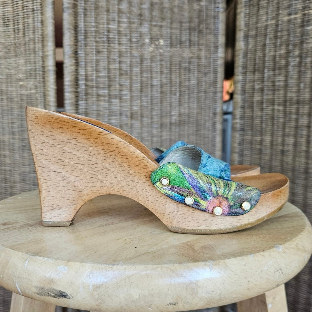 Stuart Weitzman Blue Floral Wood Clog Sandals - Size 5.5