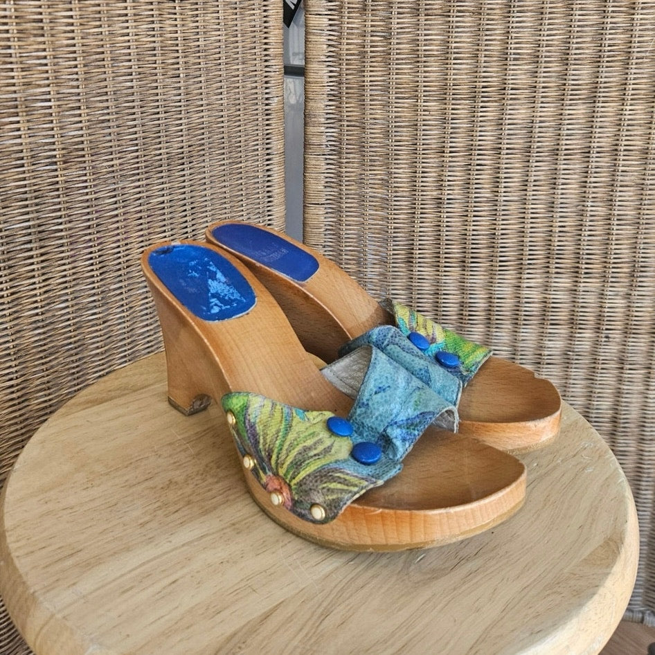 Stuart Weitzman Blue Floral Wood Clog Sandals - Size 5.5