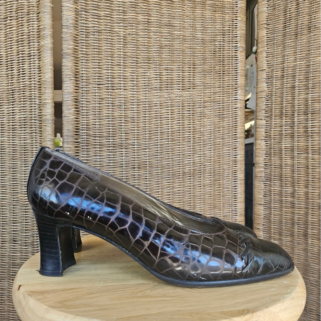 Vintage Stuart Weitzman Brown Croc Embossed Pumps - Size 9.5