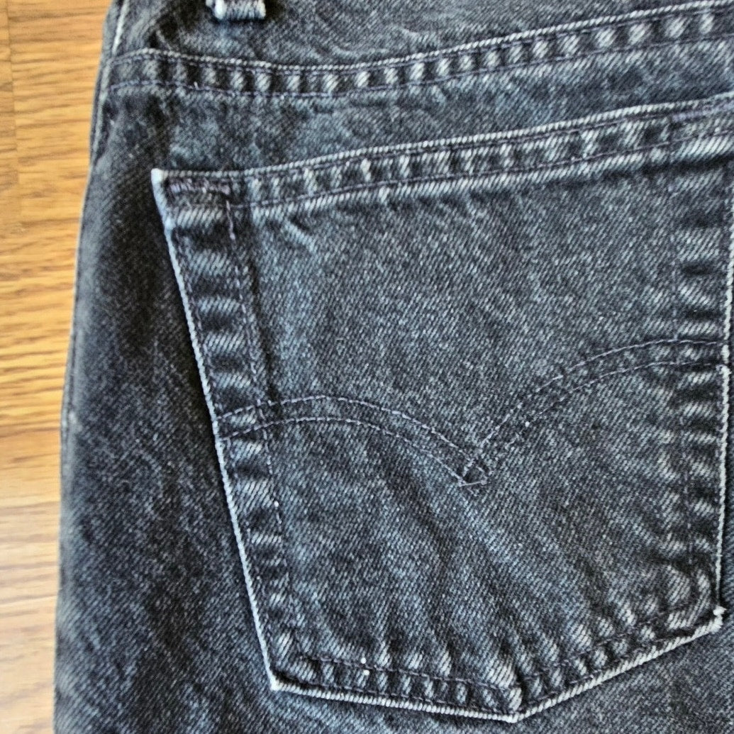 Vintage Levi’s 550 Relaxed Fit SlimTaper - Size 28"