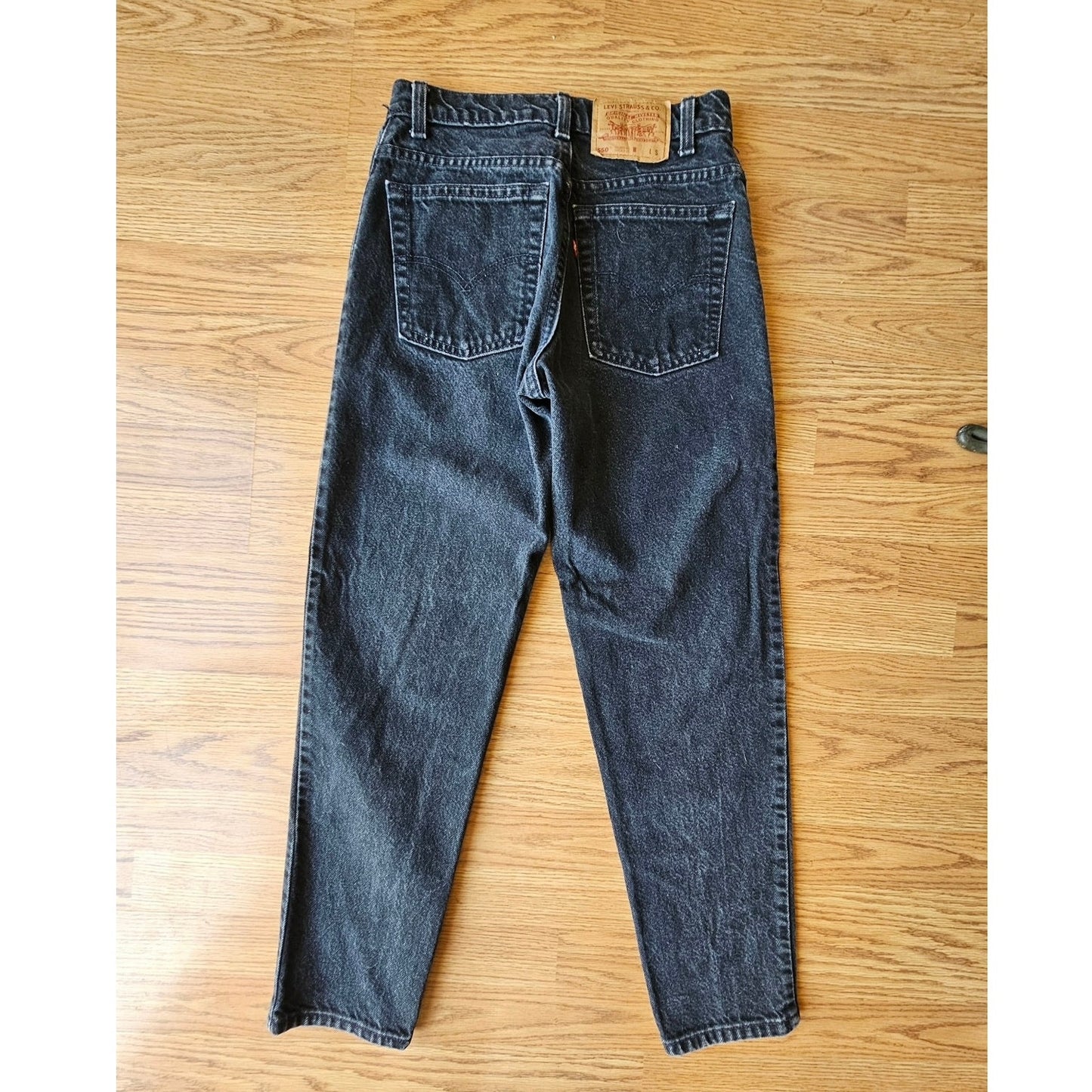 Vintage Levi’s 550 Relaxed Fit SlimTaper - Size 28"