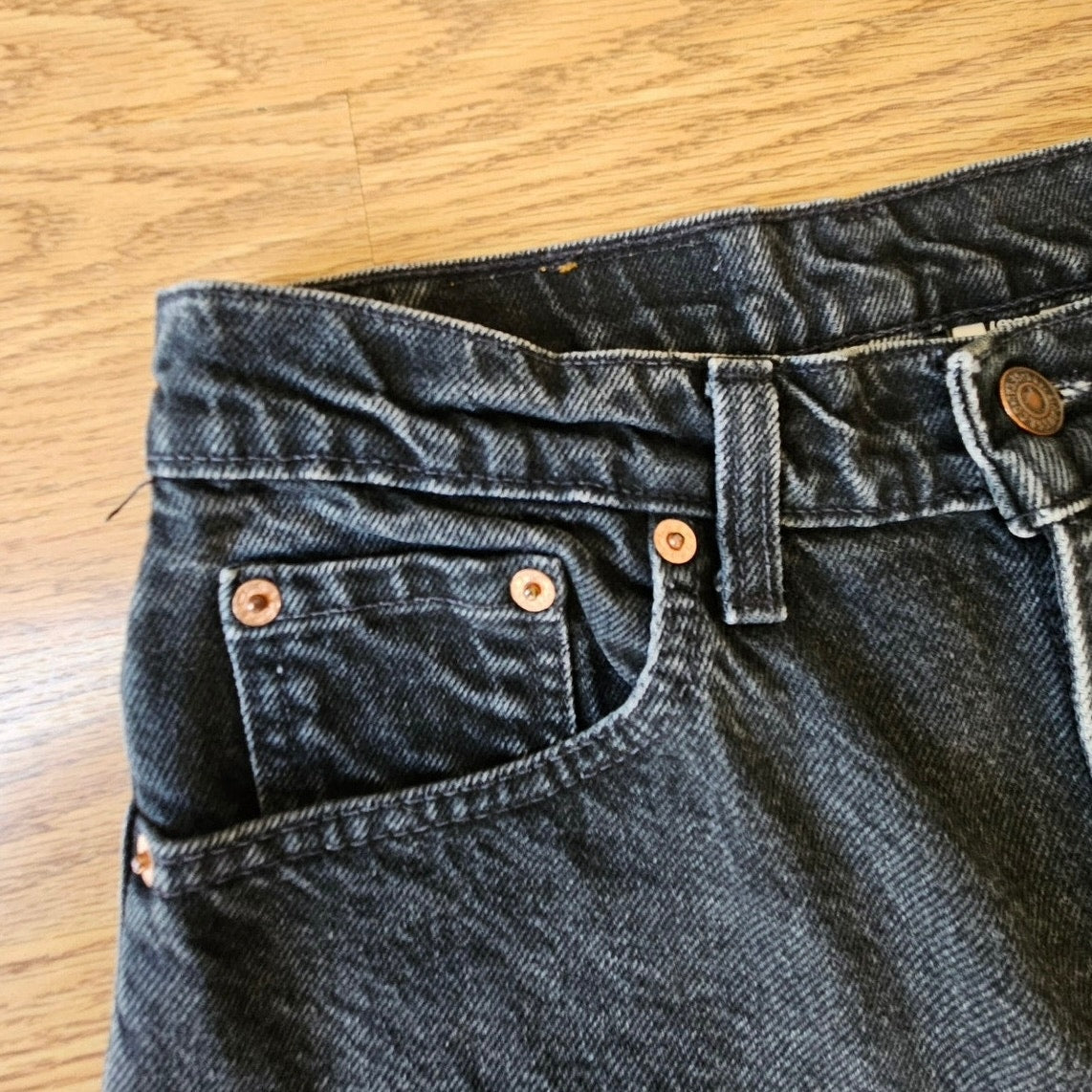 Vintage Levi’s 550 Relaxed Fit SlimTaper - Size 28"