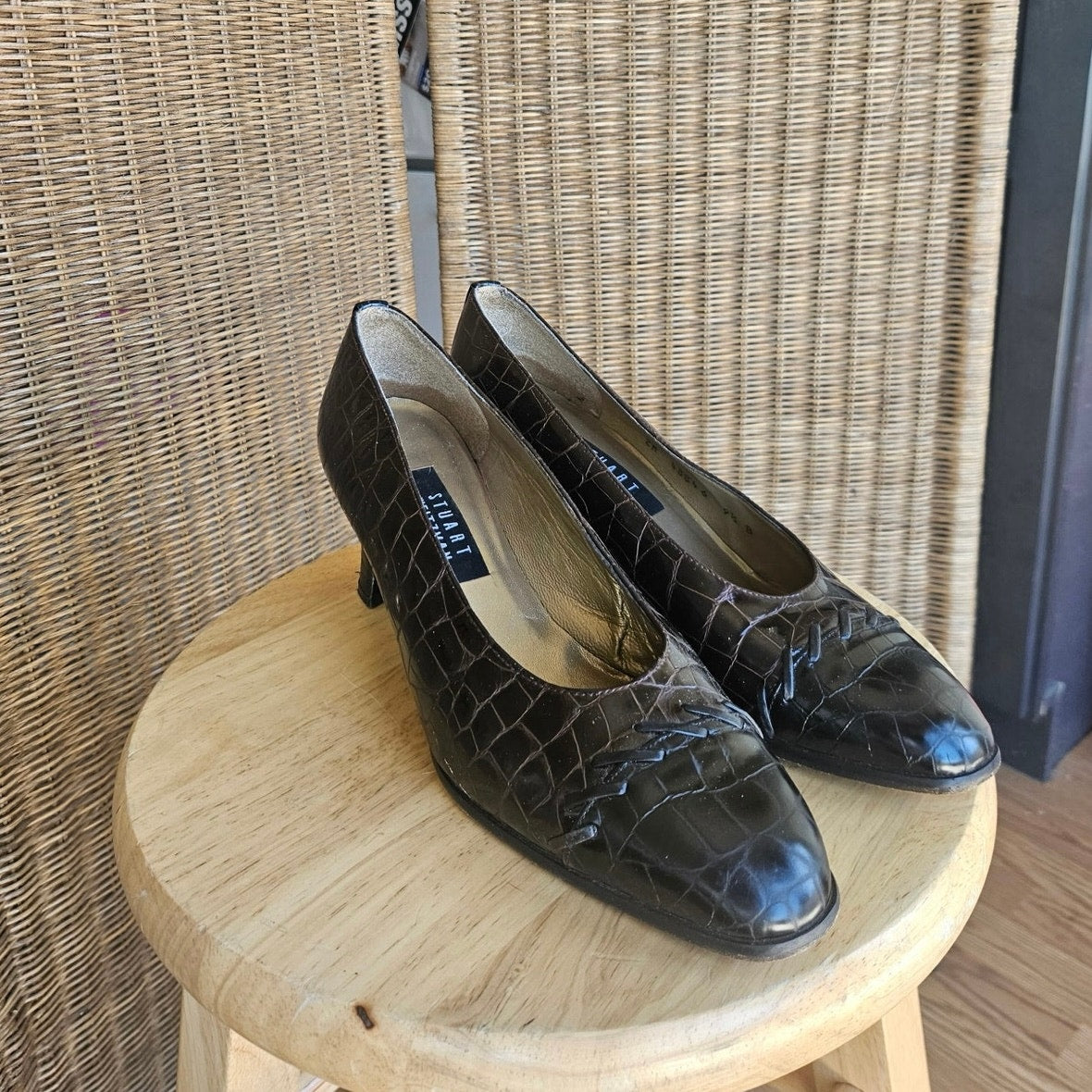 Vintage Stuart Weitzman Brown Croc Embossed Pumps - Size 9.5