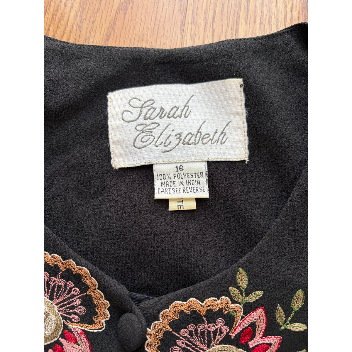 90s Sarah Elizabeth Black Needlepoint Bolero Multicolor Embroidered Statement Jacke - Sizse 16