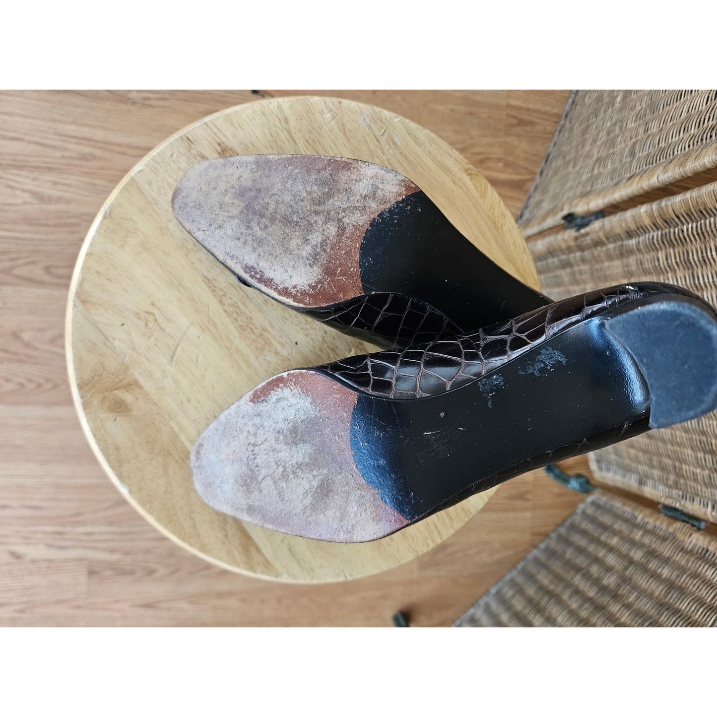 Vintage Stuart Weitzman Brown Croc Embossed Pumps - Size 9.5